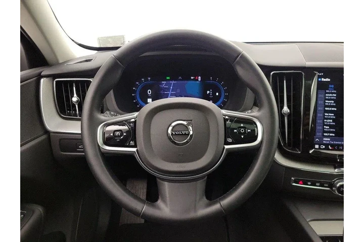 $33998 : Volvo XC60 2025 AWD B5 Plus image 10