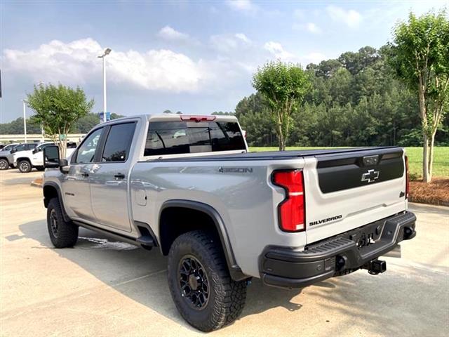 2024 Silverado 2500HD ZR2 Cre image 9