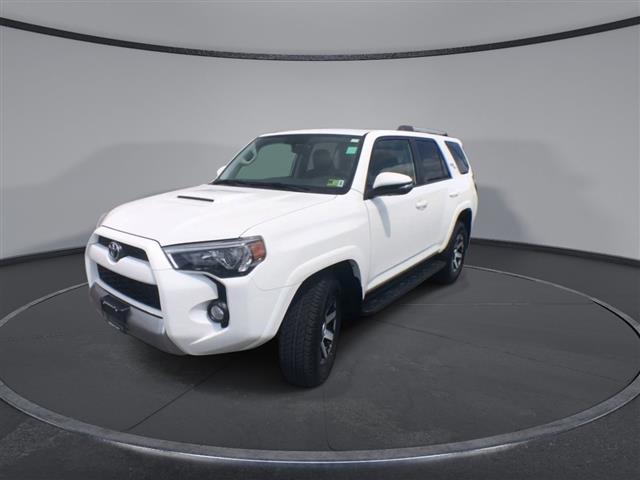 $31300 : PRE-OWNED 2018 TOYOTA 4RUNNER image 4