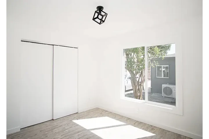 $2000 : HOUSE RENT IN LOS ANGELES CA image 4