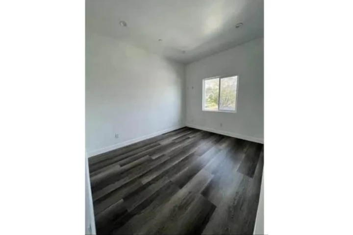$890 : Cuarto / Mujer image 2