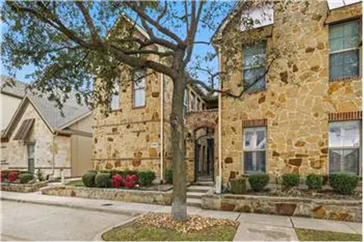 $2295 : Rental property with 2 bedro image 2