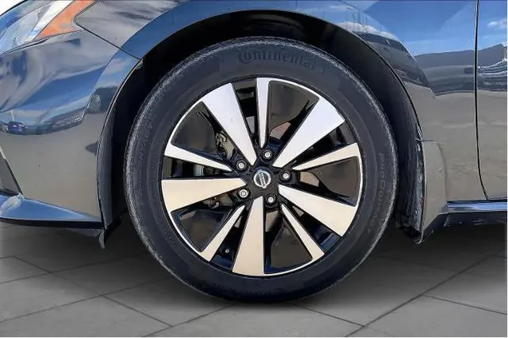 $19986 : Nissan Altima 2022 2.5 SV 4d image 10