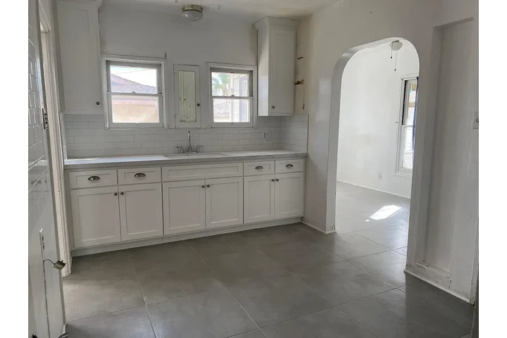 $1400 : Pico Rivera Available!!! image 7