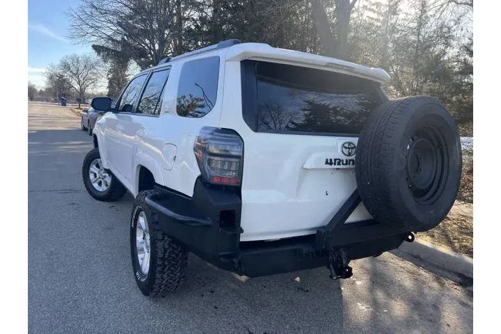 $19997 : 2019 4Runner SR5 image 5