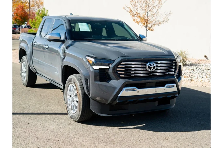 $53214 : 2025 Tacoma Limited image 8