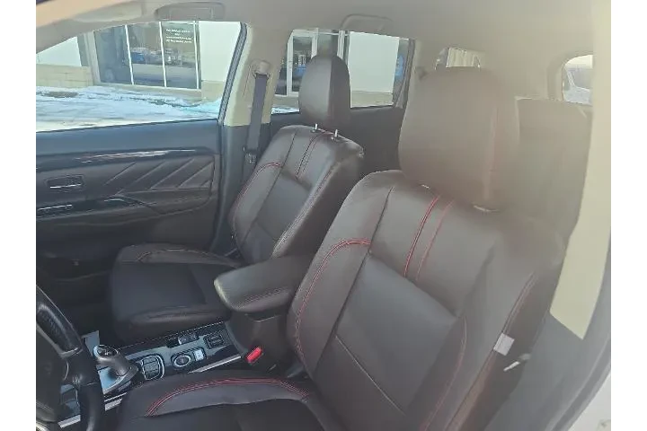 $15995 : Mitsubishi Outlander PHEV 20 image 9