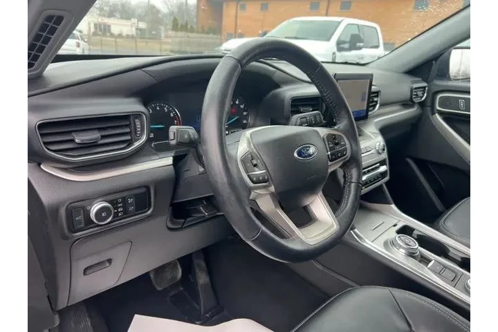 $28998 : Ford Explorer 2022 AWD XLT 4 image 7
