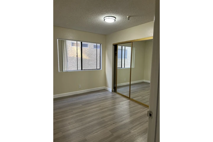 $2150 : Apto. Amplio image 5