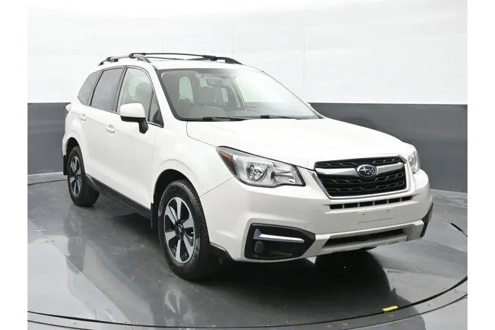 $14622 : Subaru Forester 2018 AWD 2.5 image 2