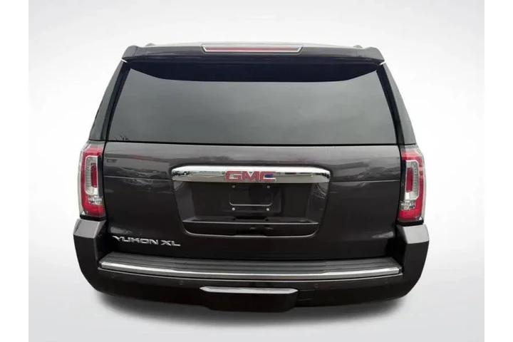 $27110 : 2018 GMC Yukon XL Denali image 8