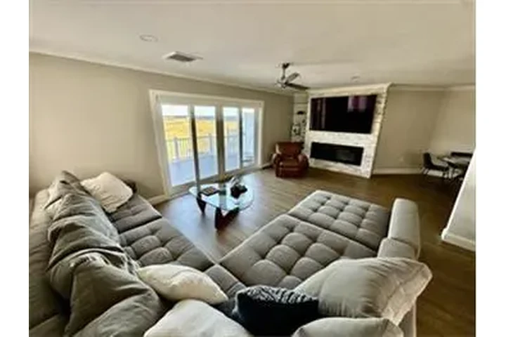 $5700 : Rental property with 3 bedro image 6