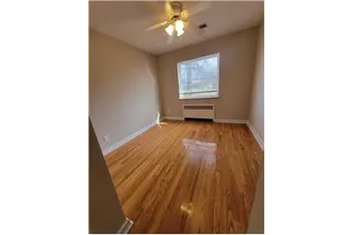 $1250 : Rental property with 2 bedro image 5