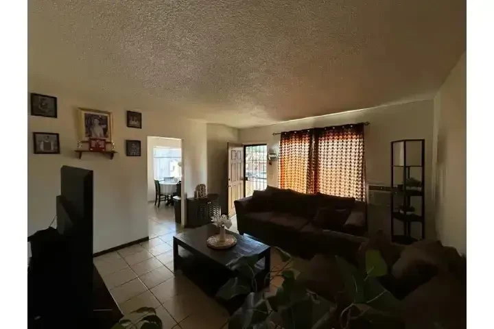$2200 : HUNTINGTON PARK RENTO APTO. image 5