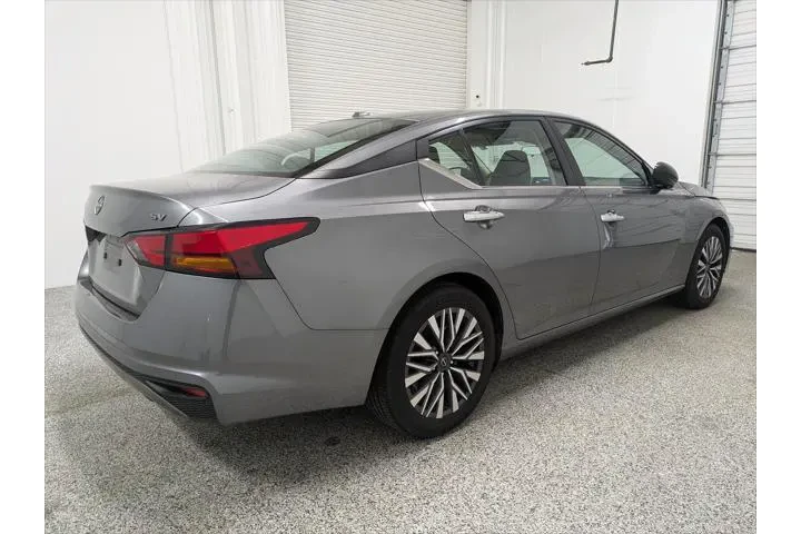 $21897 : Nissan Altima 2024 2.5 SV 4d image 4