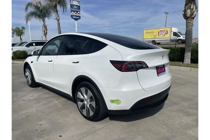 $31767 : Tesla Model Y 2023 AWD Long image 6