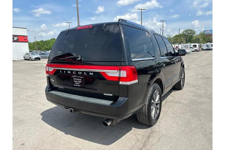 2016 Navigator 4WD 4dr Select image 2