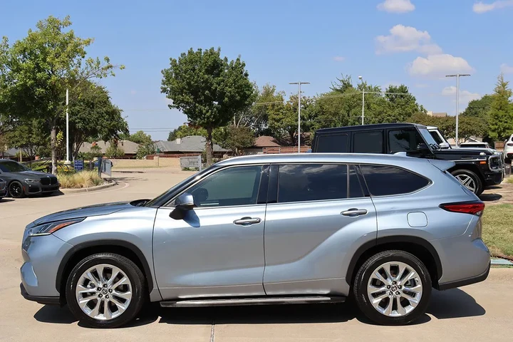 $26998 : 2021 Highlander Limited image 7