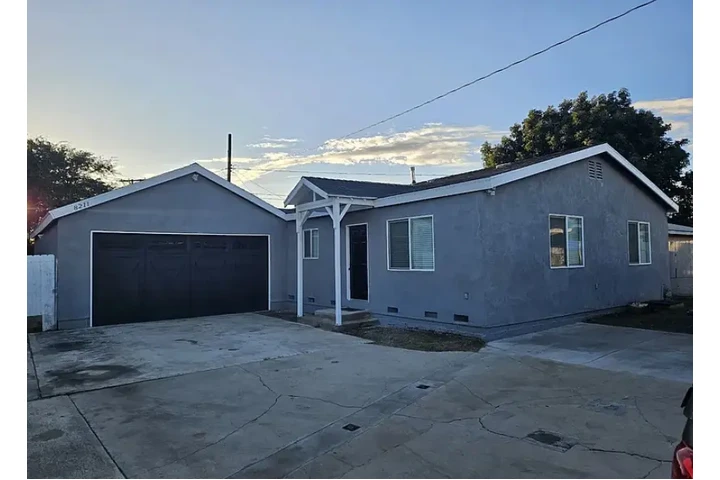 $2150 : Open livingroom to kitched, 3 image 1