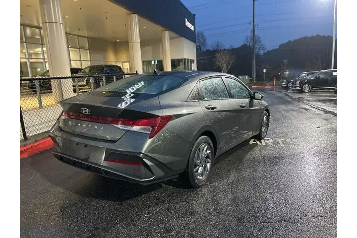 $19705 : Hyundai ELANTRA 2024 SEL 4dr image 5