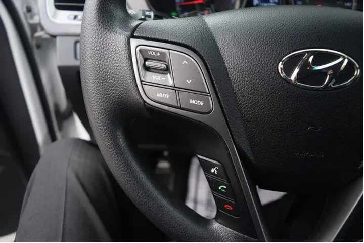 $8500 : Hyundai SANTA FE Sport 2015 image 6