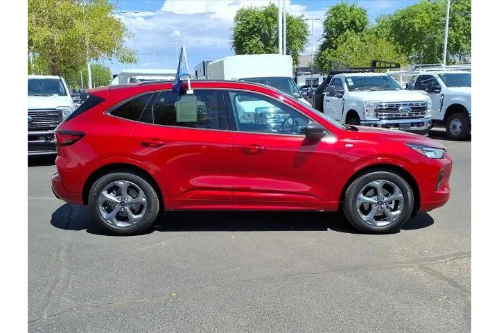 $26852 : Ford Escape 2024 ST-Line 4dr image 3