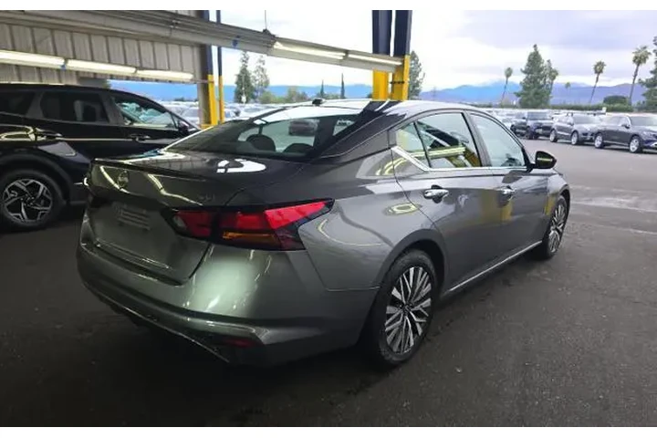 $20995 : Nissan Altima 2024 2.5 SV 4d image 5