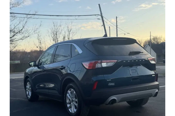 $7999 : 2020 Escape SE image 7