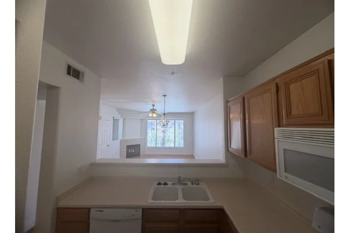 $800 : 1Bed 1 Bath Apt in Las Vegas image 6