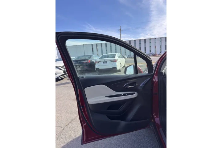 $9950 : 2019 Encore Preferred image 8