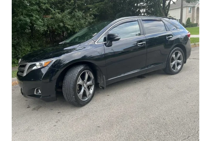 $12997 : 2013 Venza Limited image 8