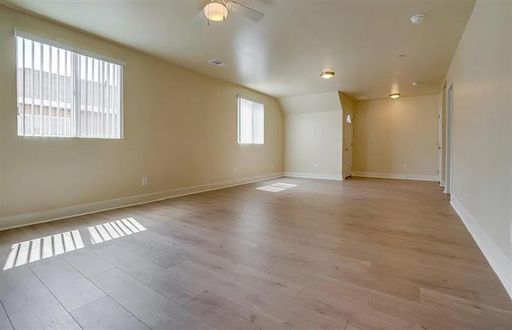 $2385 : 3 bedroom house in central LA image 9