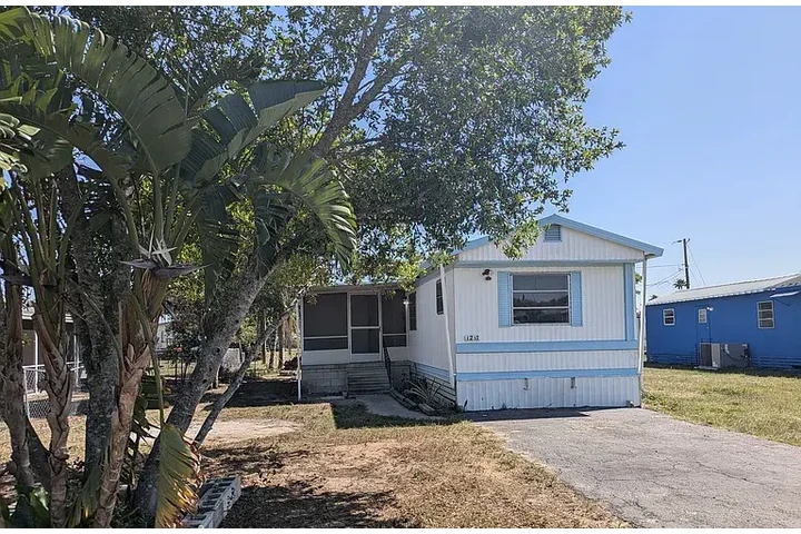 $800 : HOUSE RENT IN AVON PARK FLORID image 4