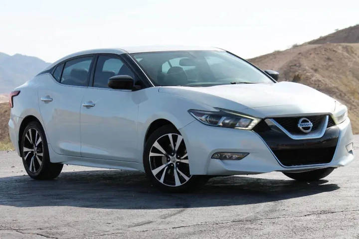 $10995 : 2016 Maxima 3.5 S image 2