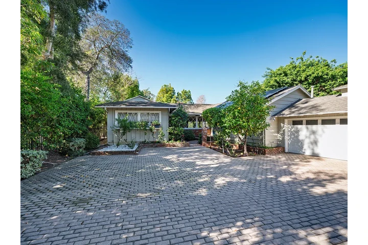 $2500 : HOUSE FOR YOU AND PET image 1