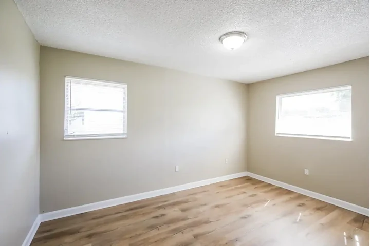 $2500 : 3 beds and 2 bath house image 3