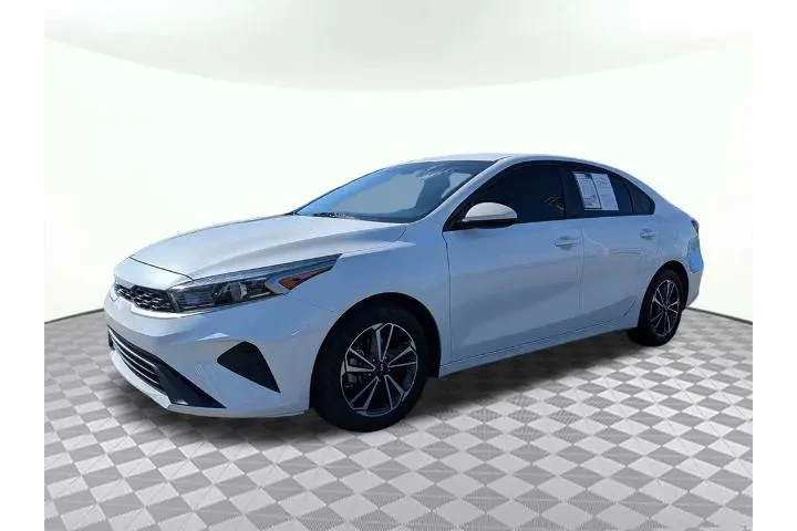 $17371 : Kia Forte 2023 LXS 4dr Sedan image 7