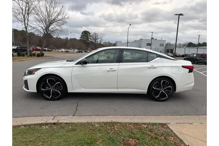 $23101 : Nissan Altima 2024 2.5 SR 4d image 4