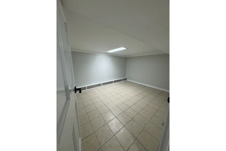 $1900 : Basement de 2 cuarto image 3