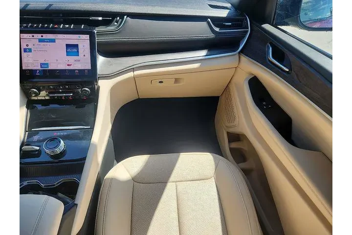 $37990 : Jeep Grand Cherokee 2025 4x4 image 10