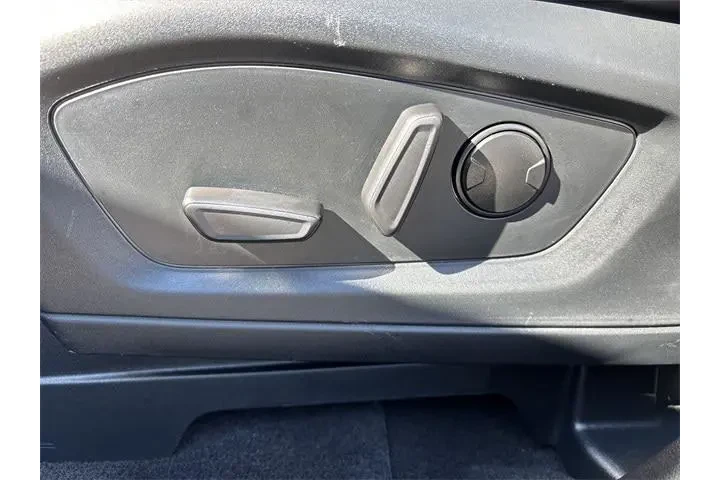 $31900 : Ford Explorer 2023 AWD XLT 4 image 4