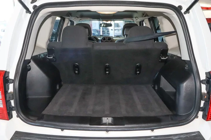 $7479 : 2017 Patriot Sport image 9