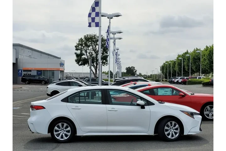 $22900 : Toyota Corolla 2022 LE 4dr S image 3