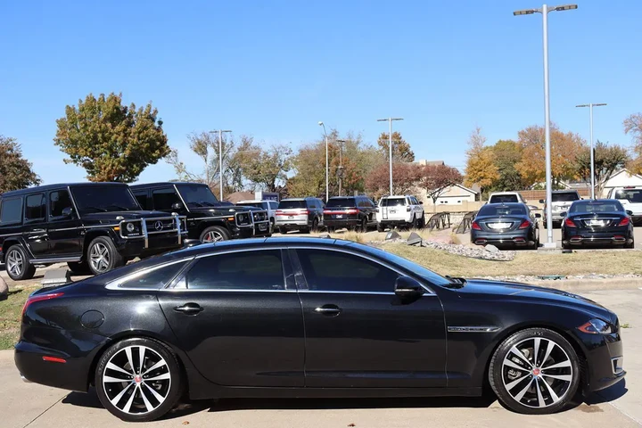 $33998 : 2019 XJ XJ50 V6 image 7