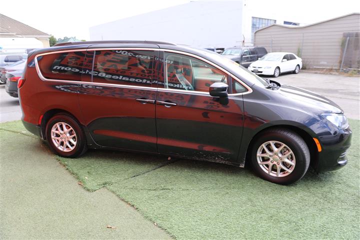 $17999 : 2020 CHRYSLER VOYAGER LXI image 4