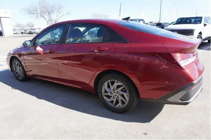 $19488 : Hyundai ELANTRA 2024 SEL 4dr image 4