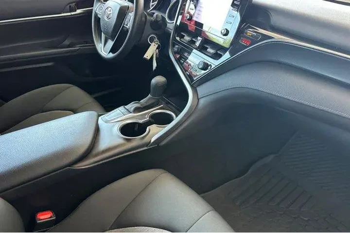 $26500 : Toyota Camry 2023 LE 4dr Sed image 4