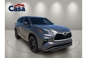 $29500 : Toyota Highlander 2023 LE 4d thumbnail