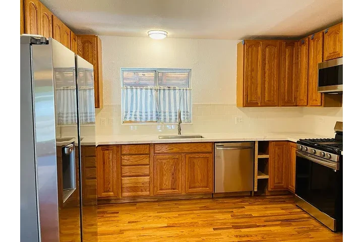 $1300 : SPACIOUS SINGLE STORY image 2