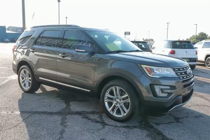 $11949 : 2017 Explorer XLT image 3